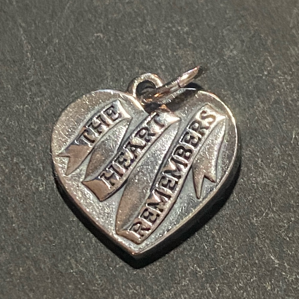 JAMES AVERY STERLING SILVER THE HEART REMEMBERS Charm